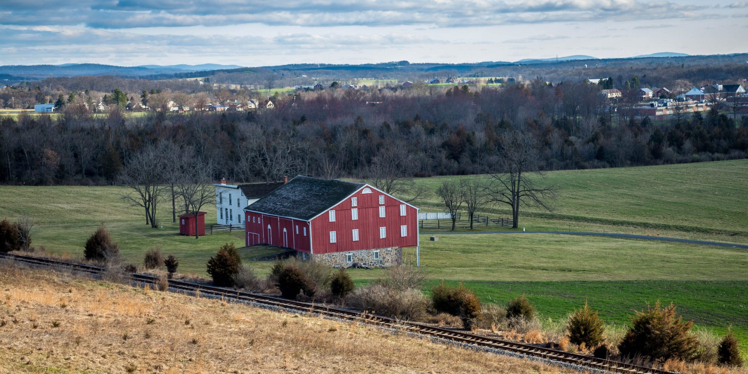 Canva – Red And Grey House In The Middle Of Green Grass Field