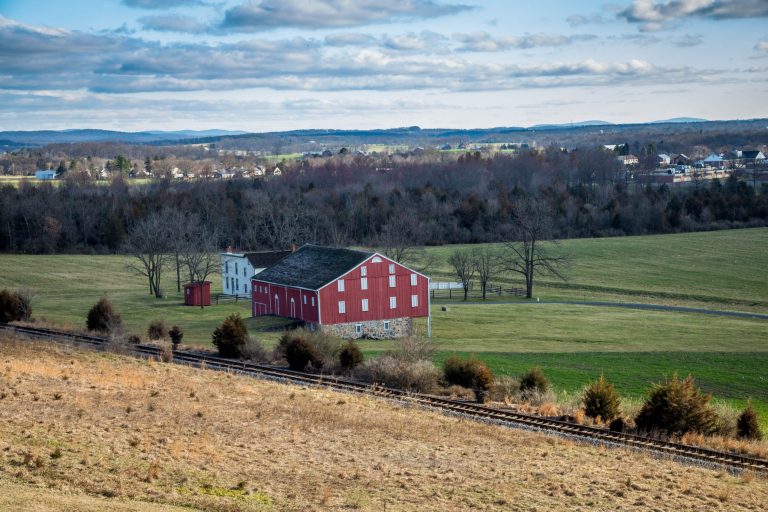 Canva – Red And Grey House In The Middle Of Green Grass Field